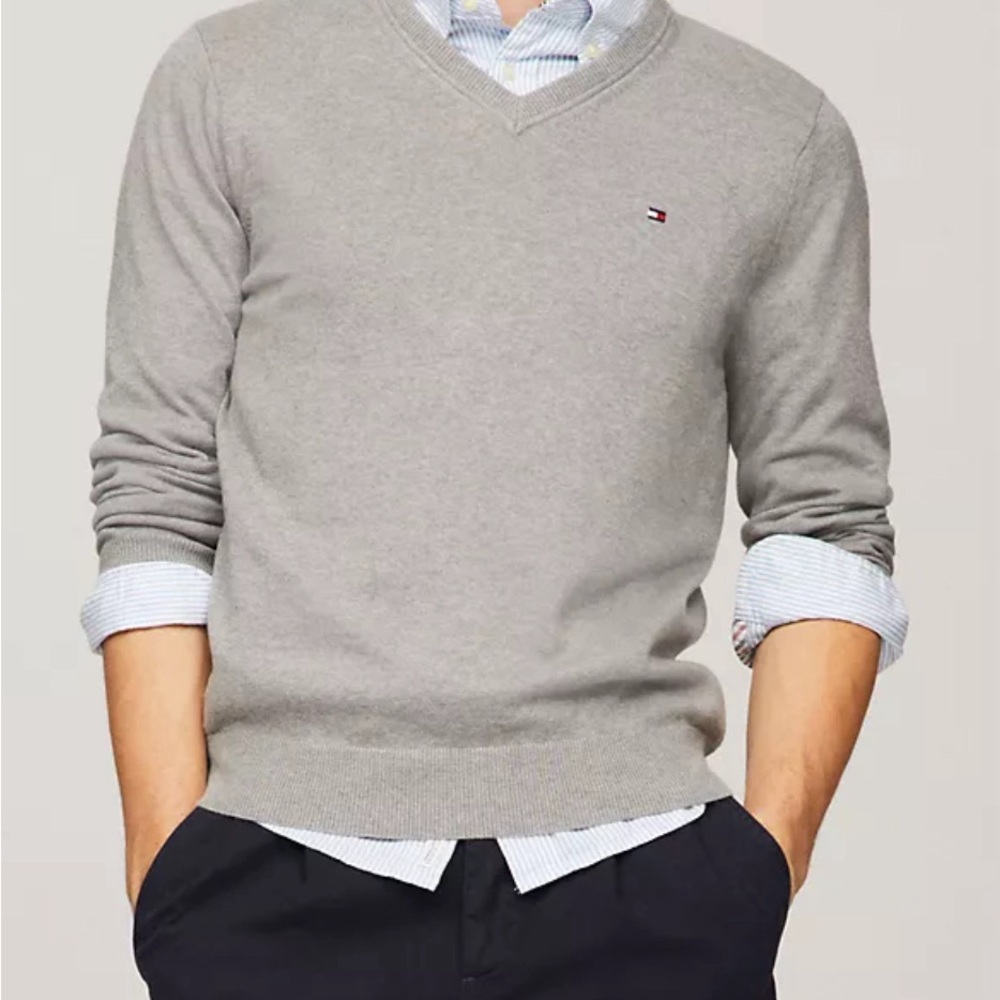 Tommy Hilfiger heather grey small men’s v-neck cotton sweater